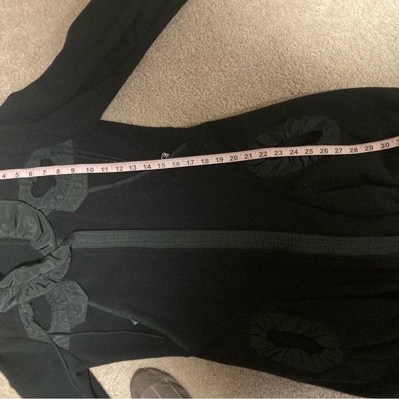 An interesting black warm jacket - Picture 15 of 16